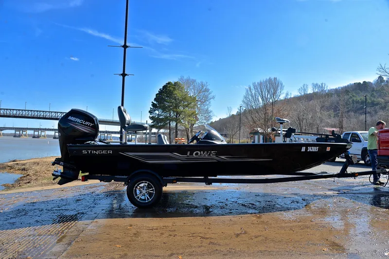 Slide: The Image of Lowe 195 Stinger 2015 - 15