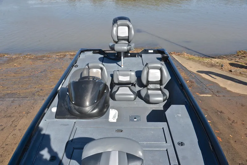 Slide: The Image of Lowe 195 Stinger 2015 - 24