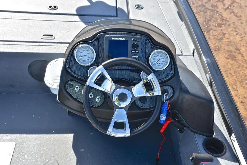 Slide: The Image of Lowe 195 Stinger 2015 - 27