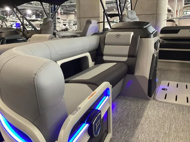 Slide: The Image of Premier 230 Solaris RL 2025 - 10