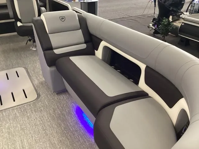 Slide: The Image of Premier 230 Solaris RL 2025 - 11