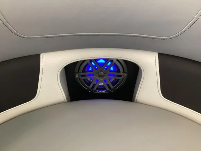 Slide: The Image of Premier 230 Solaris RL 2025 - 12