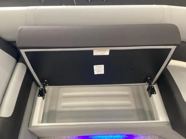 Slide: The Image of Premier 230 Solaris RL 2025 - 14