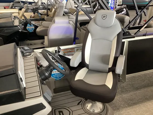 Slide: The Image of Premier 230 Solaris RL 2025 - 17