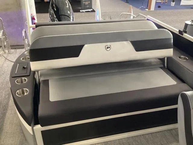 Slide: The Image of Premier 230 Solaris RL 2025 - 20