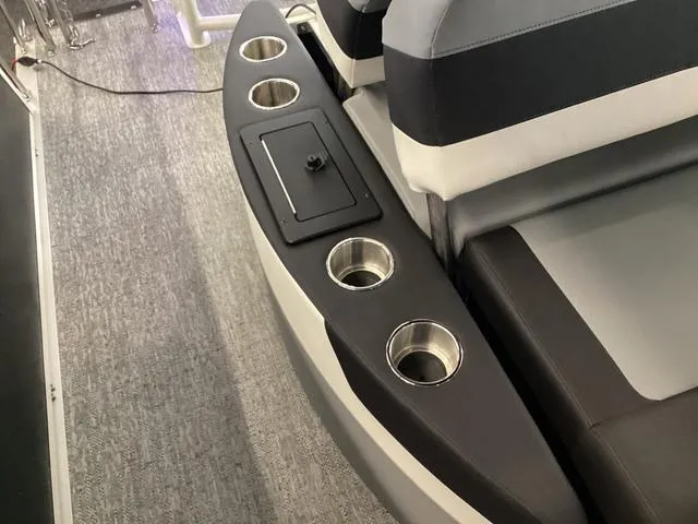 Slide: The Image of Premier 230 Solaris RL 2025 - 21