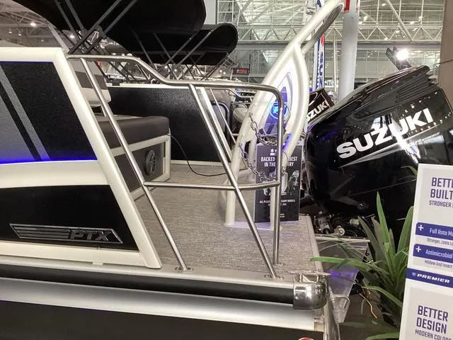 Slide: The Image of Premier 230 Solaris RL 2025 - 25