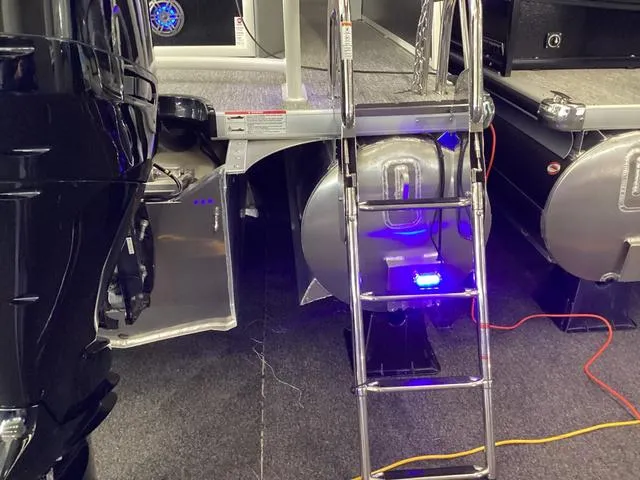 Slide: The Image of Premier 230 Solaris RL 2025 - 28