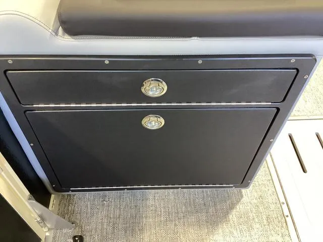 Slide: The Image of Premier 230 Solaris RL 2025 - 6