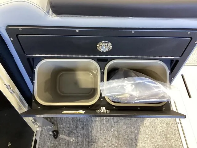 Slide: The Image of Premier 230 Solaris RL 2025 - 7