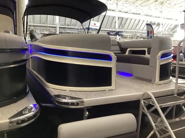 Slide: The Image of Premier 230 Solaris RL 2025 - 8