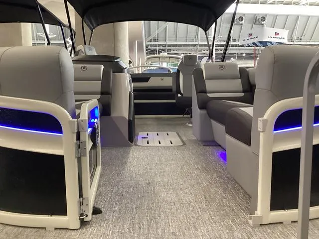 Slide: The Image of Premier 230 Solaris RL 2025 - 9