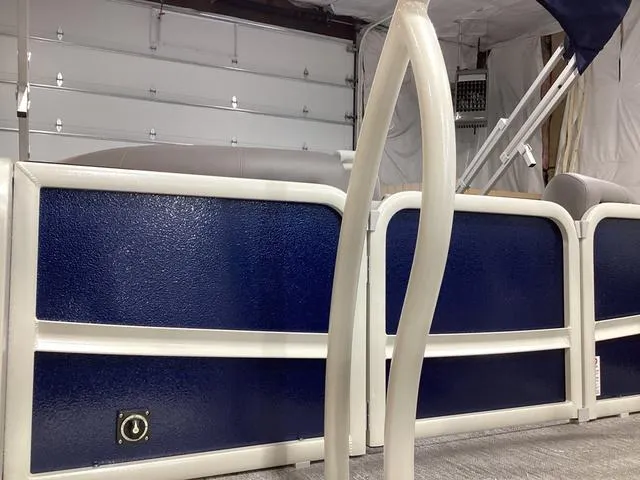 Slide: The Image of Premier 210 Sunsation RF 2025 - 10