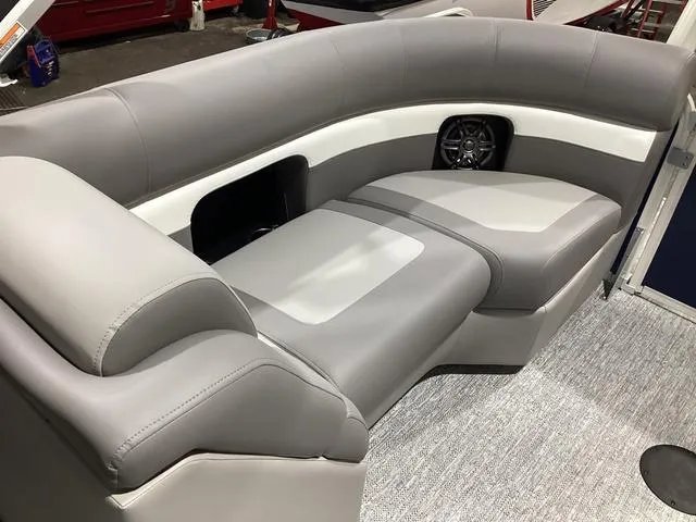 Slide: The Image of Premier 210 Sunsation RF 2025 - 12