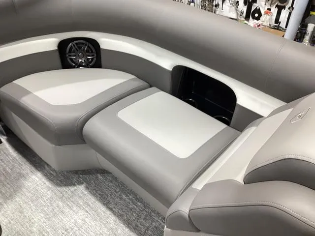 Slide: The Image of Premier 210 Sunsation RF 2025 - 13