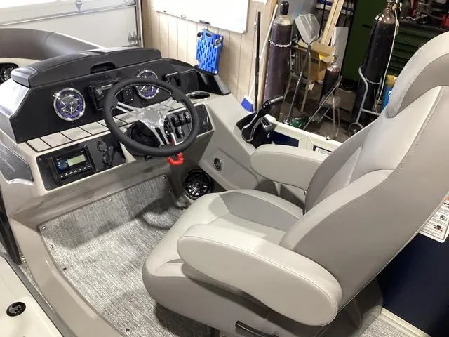 Slide: The Image of Premier 210 Sunsation RF 2025 - 17