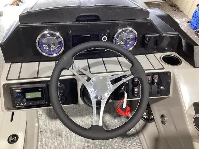 Slide: The Image of Premier 210 Sunsation RF 2025 - 18