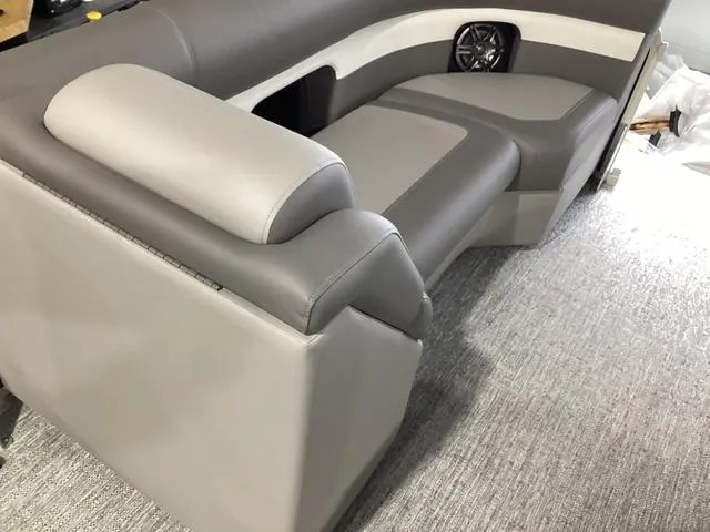 Slide: The Image of Premier 210 Sunsation RF 2025 - 19