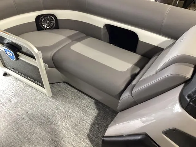 Slide: The Image of Premier 210 Sunsation RF 2025 - 20