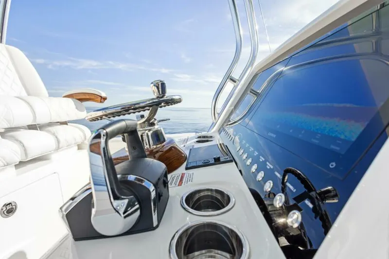 Slide: The Image of Valhalla Boatworks V-29 Hybrid 2025 - 18
