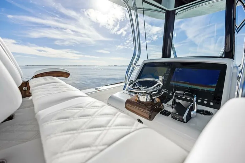 Slide: The Image of Valhalla Boatworks V-29 Hybrid 2025 - 20