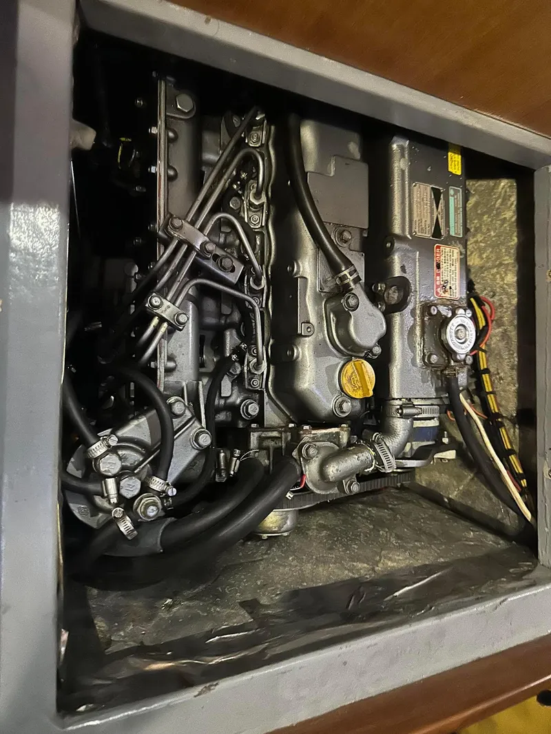 Slide: The Image of Yanmar Diesel Engine - 22