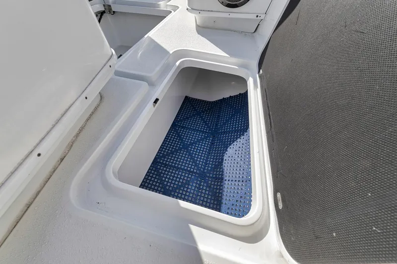 Slide: The Image of Yellowfin 42 Offshore 2020 - 51