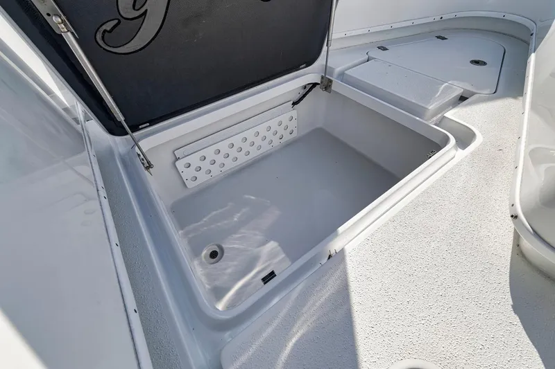 Slide: The Image of Yellowfin 42 Offshore 2020 - 52