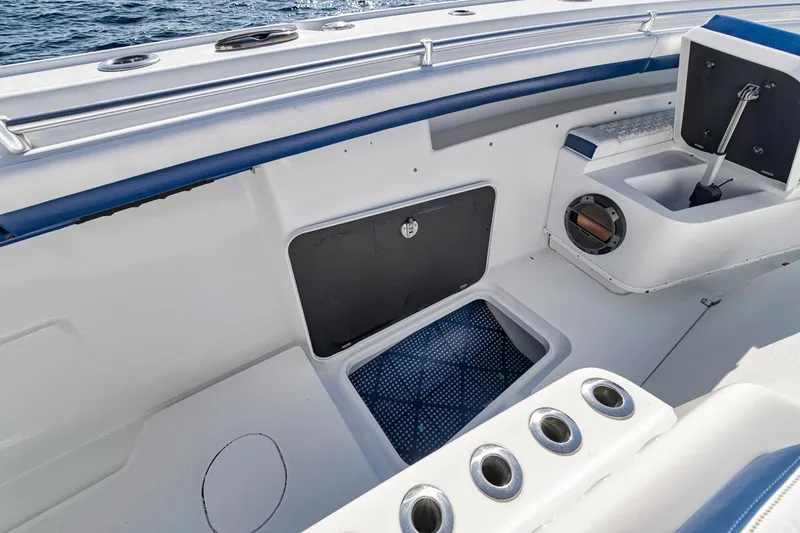 Slide: The Image of Yellowfin 42 Offshore 2020 - 54