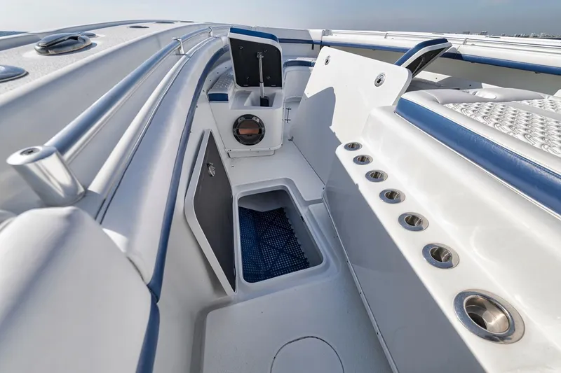 Slide: The Image of Yellowfin 42 Offshore 2020 - 55