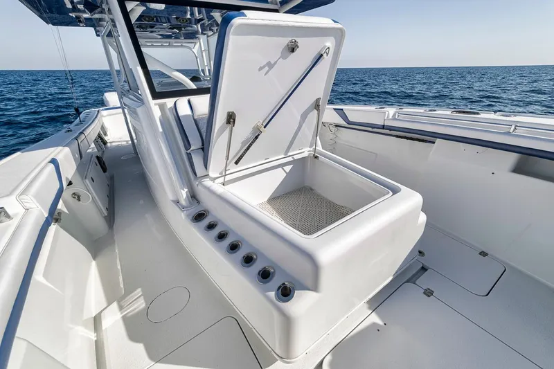 Slide: The Image of Yellowfin 42 Offshore 2020 - 56