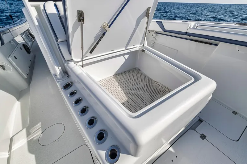 Slide: The Image of Yellowfin 42 Offshore 2020 - 57