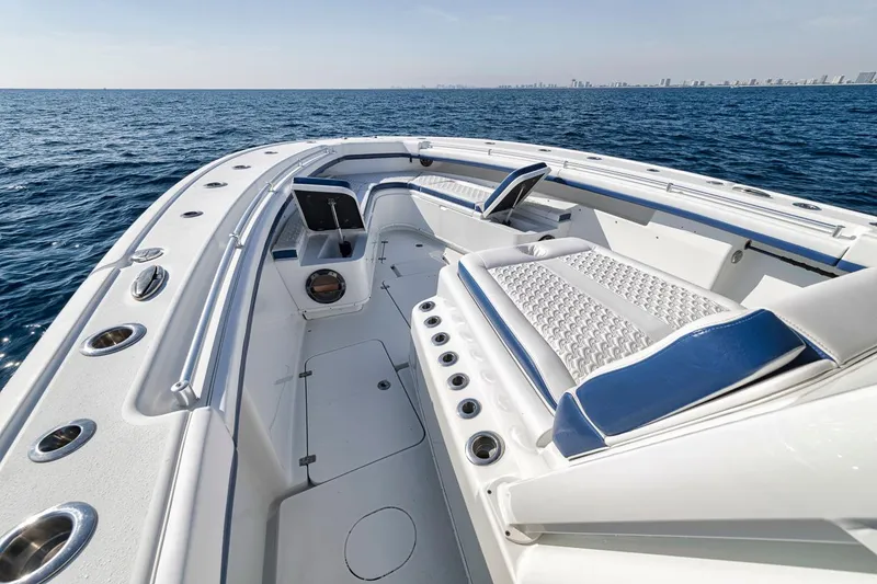 Slide: The Image of Yellowfin 42 Offshore 2020 - 62