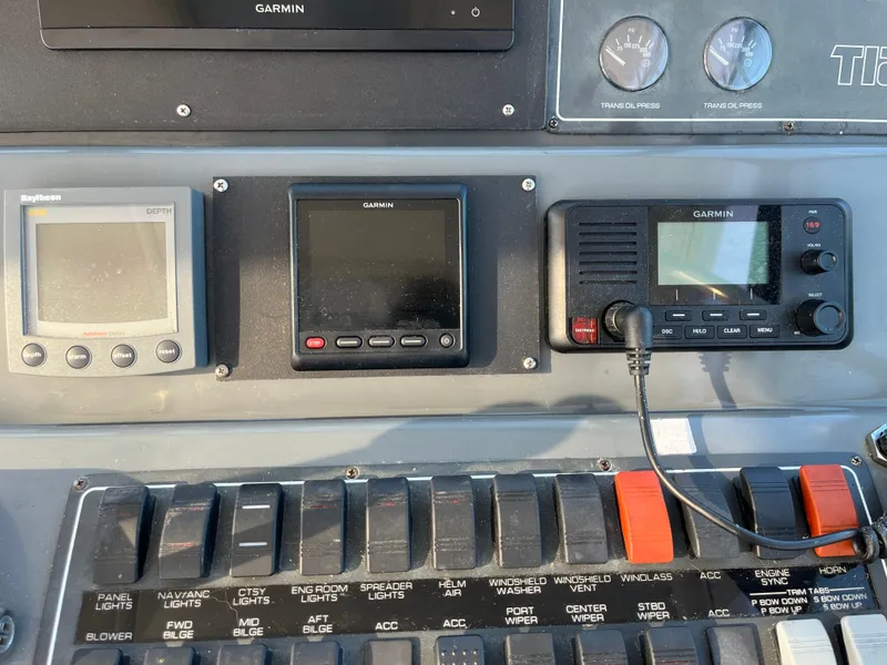 Slide: The Image of Control panel of a 2001 Tiara Yachts 4100 Open with navigation equipment. - 20