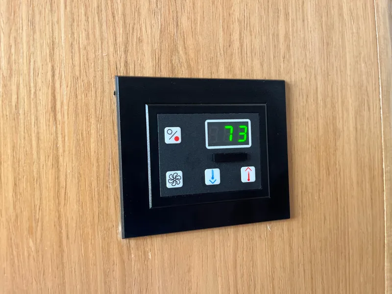 Slide: The Image of Digital thermostat on 2001 Tiara Yachts 4100 Open, displaying temperature of 73 degrees. - 27