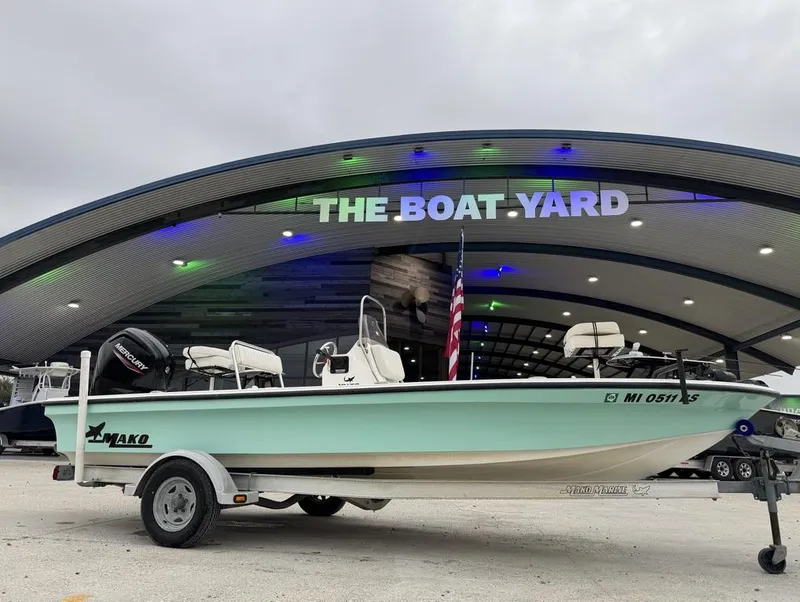 Slide: The Image of Mako 18 LTS Inshore 2010 - 12