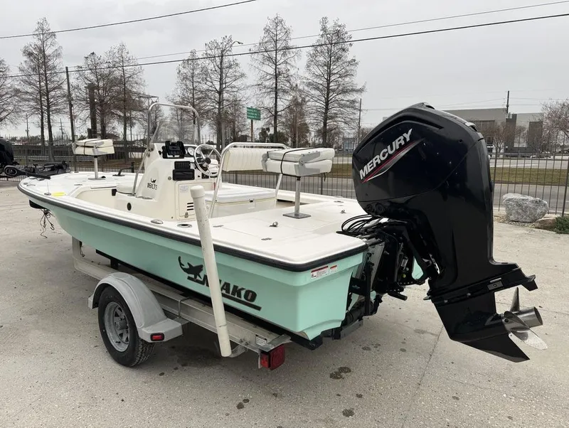 Slide: The Image of Mako 18 LTS Inshore 2010 - 16