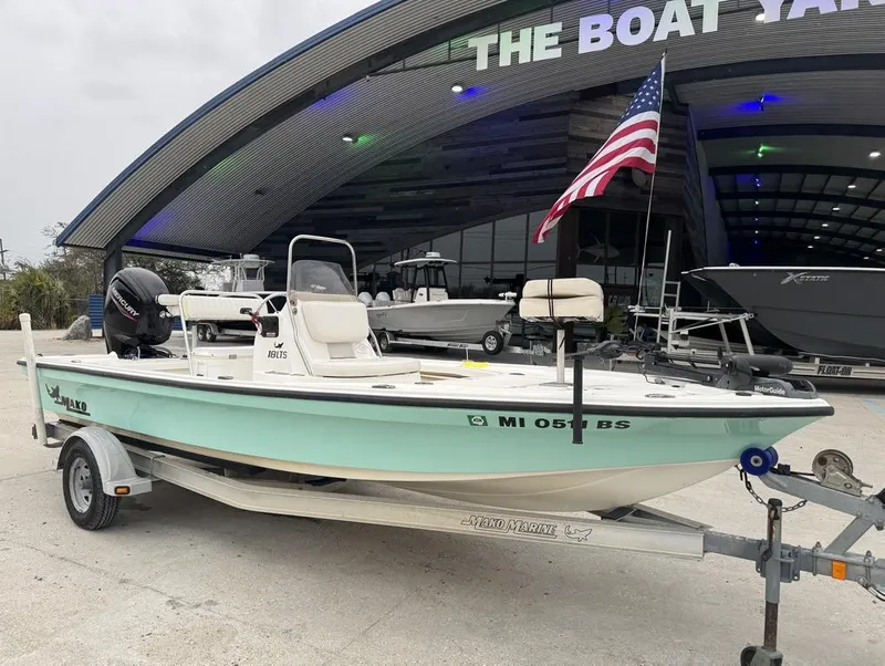 Slide: The Image of Mako 18 LTS Inshore 2010 - 6