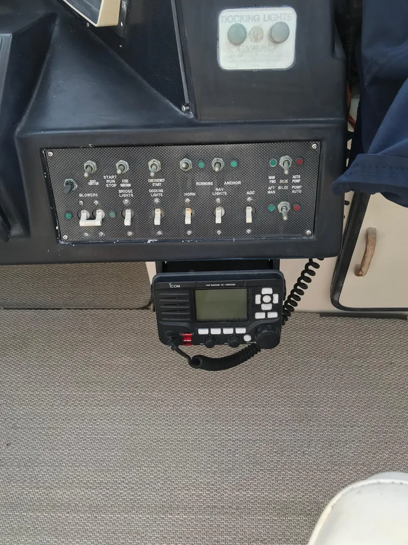 Slide: The Image of Control panel of a 1987 Sea Ray 410 Aft Cabin boat with radio equipment. - 46