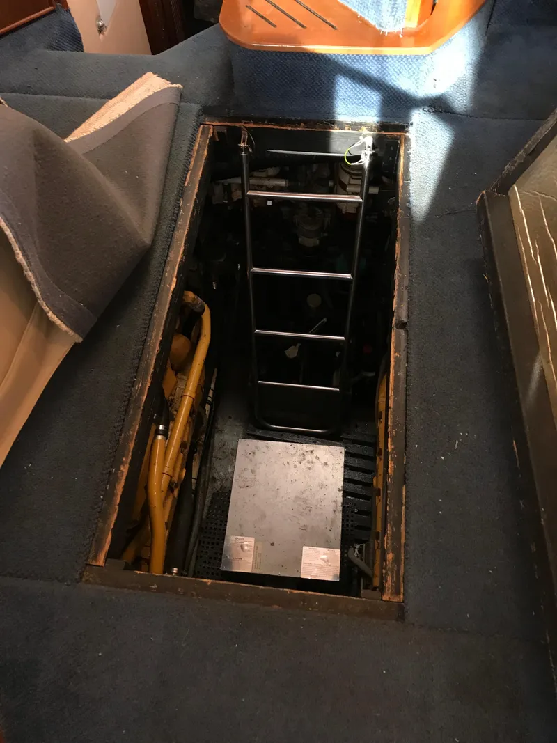 Slide: The Image of Sea Ray 410 Aft Cabin 1987 - 81