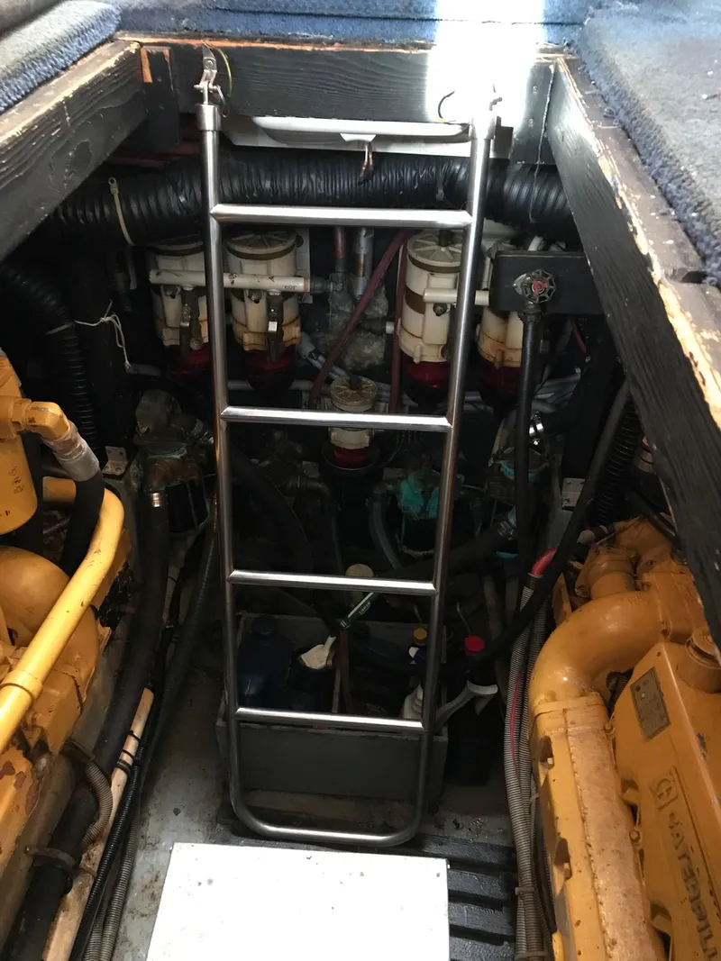 Slide: The Image of Sea Ray 410 Aft Cabin 1987 - 84