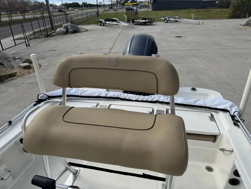 Slide: The Image of NauticStar 215 XTS 2019 - 10