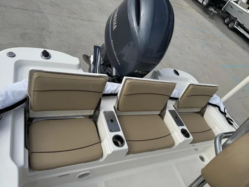 Slide: The Image of NauticStar 215 XTS 2019 - 11