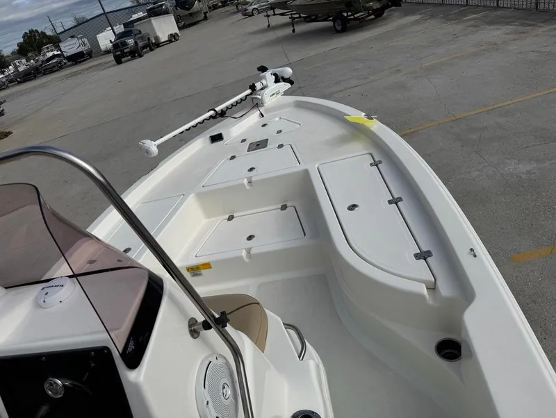 Slide: The Image of NauticStar 215 XTS 2019 - 12