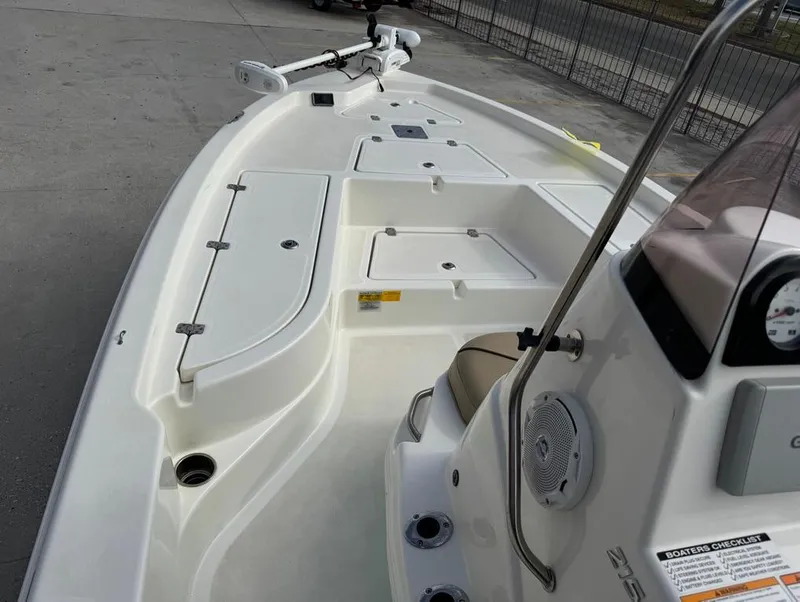 Slide: The Image of NauticStar 215 XTS 2019 - 13