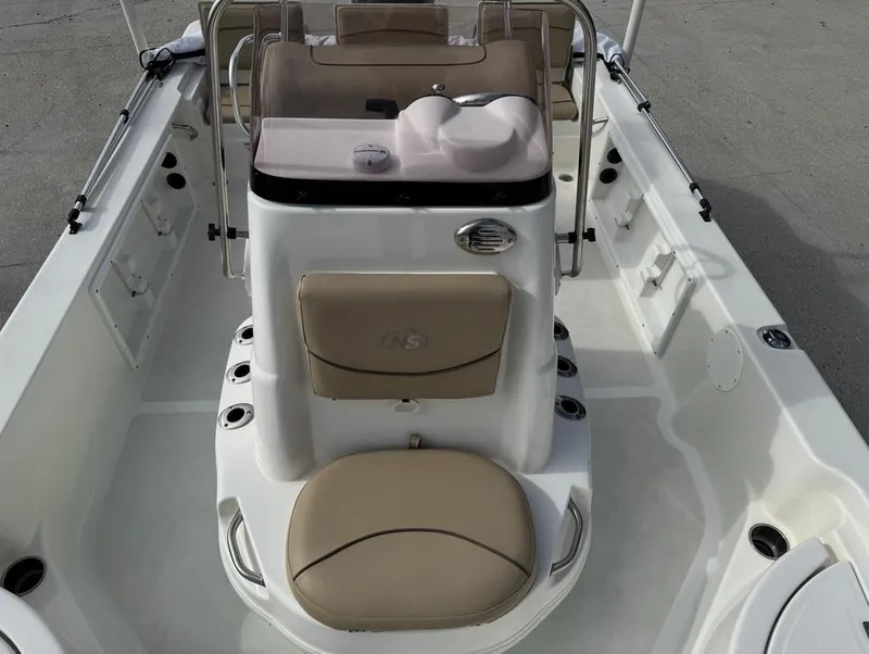 Slide: The Image of NauticStar 215 XTS 2019 - 14