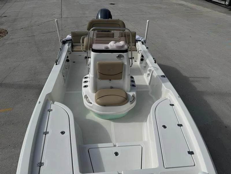 Slide: The Image of NauticStar 215 XTS 2019 - 17