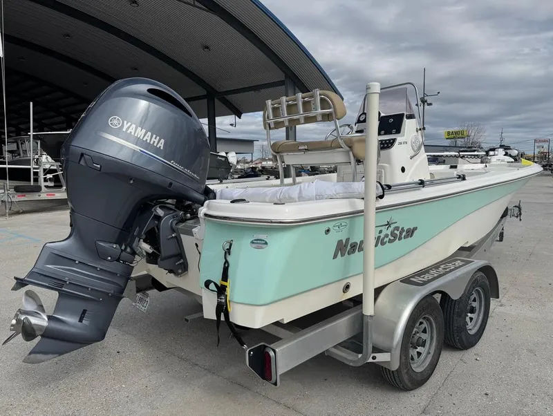 Slide: The Image of NauticStar 215 XTS 2019 - 6