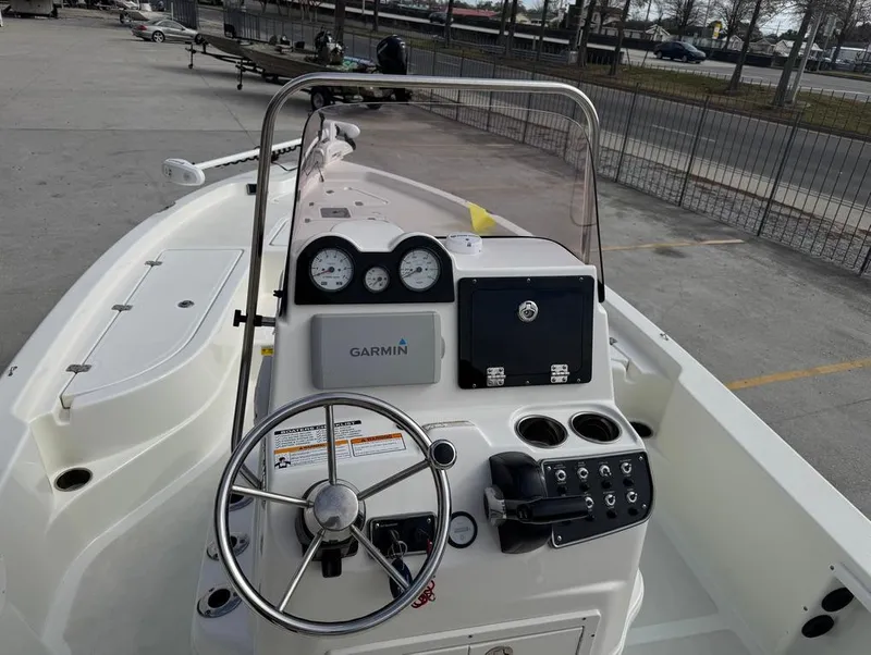 Slide: The Image of NauticStar 215 XTS 2019 - 9