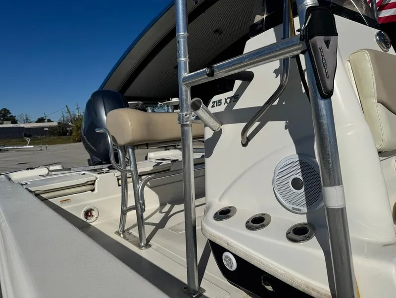 Slide: The Image of NauticStar 215 XTS Shallow Bay 2017 - 16